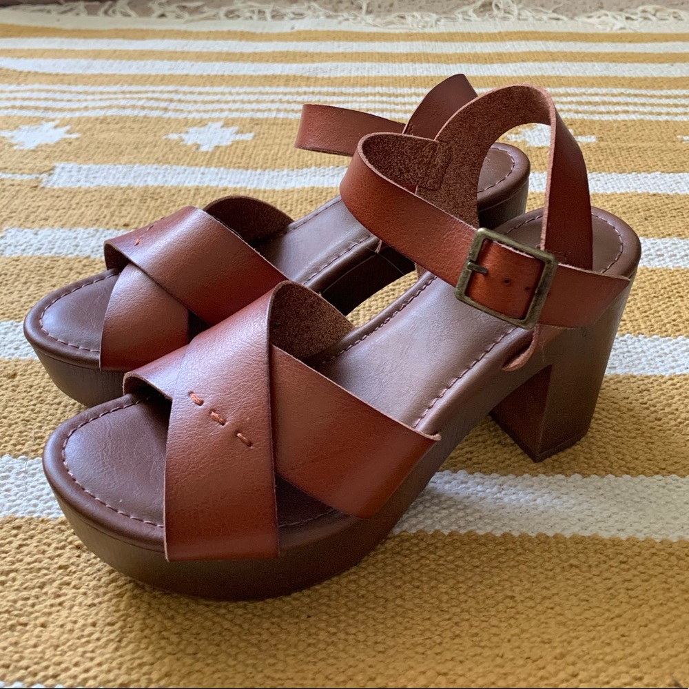 NWOT Platform heeled sandals ✌️🍄🍒